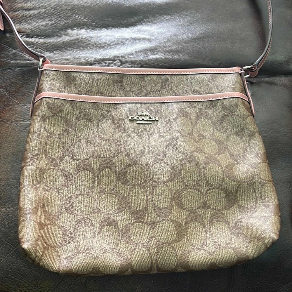 Coach Crossbody Purse! Gem